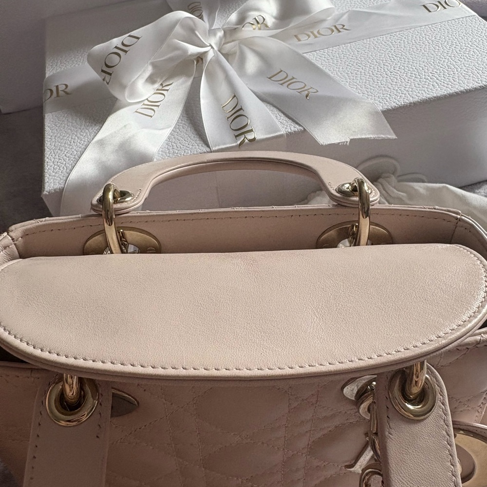 Small Lady Dior My ABC Dior Bag
Pale Pink Cannage Lambskin - Picture 8 of 16